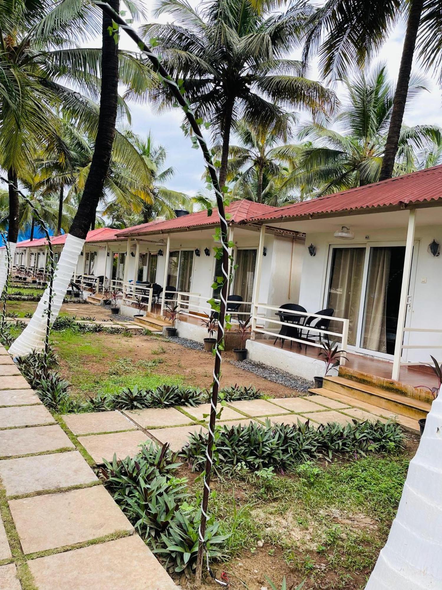 Arabian Sea Beach Resort Morjim Eksteriør bilde