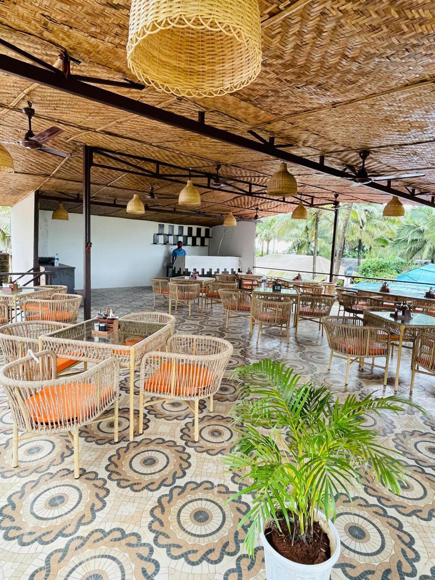 Arabian Sea Beach Resort Morjim Eksteriør bilde