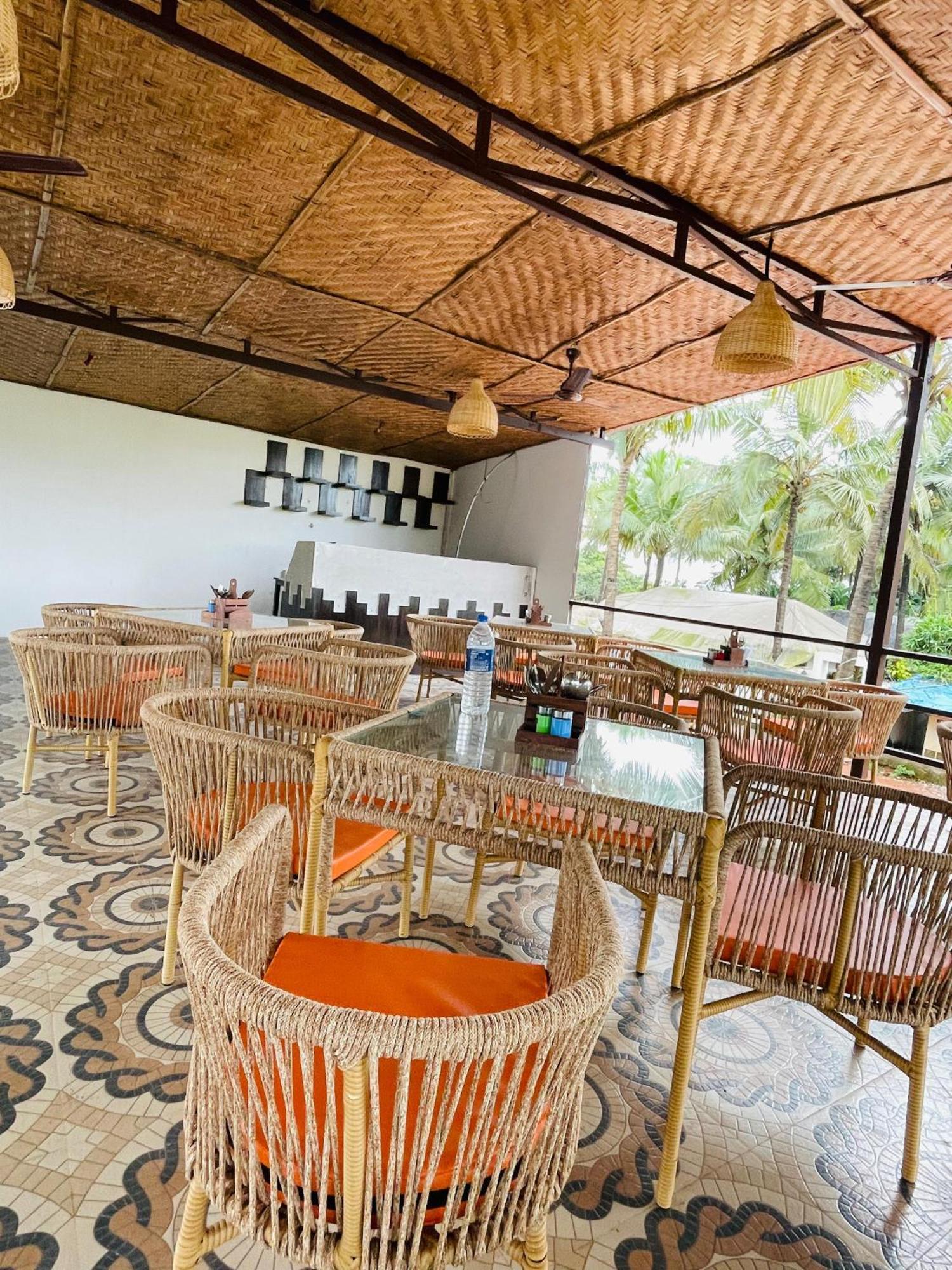 Arabian Sea Beach Resort Morjim Eksteriør bilde