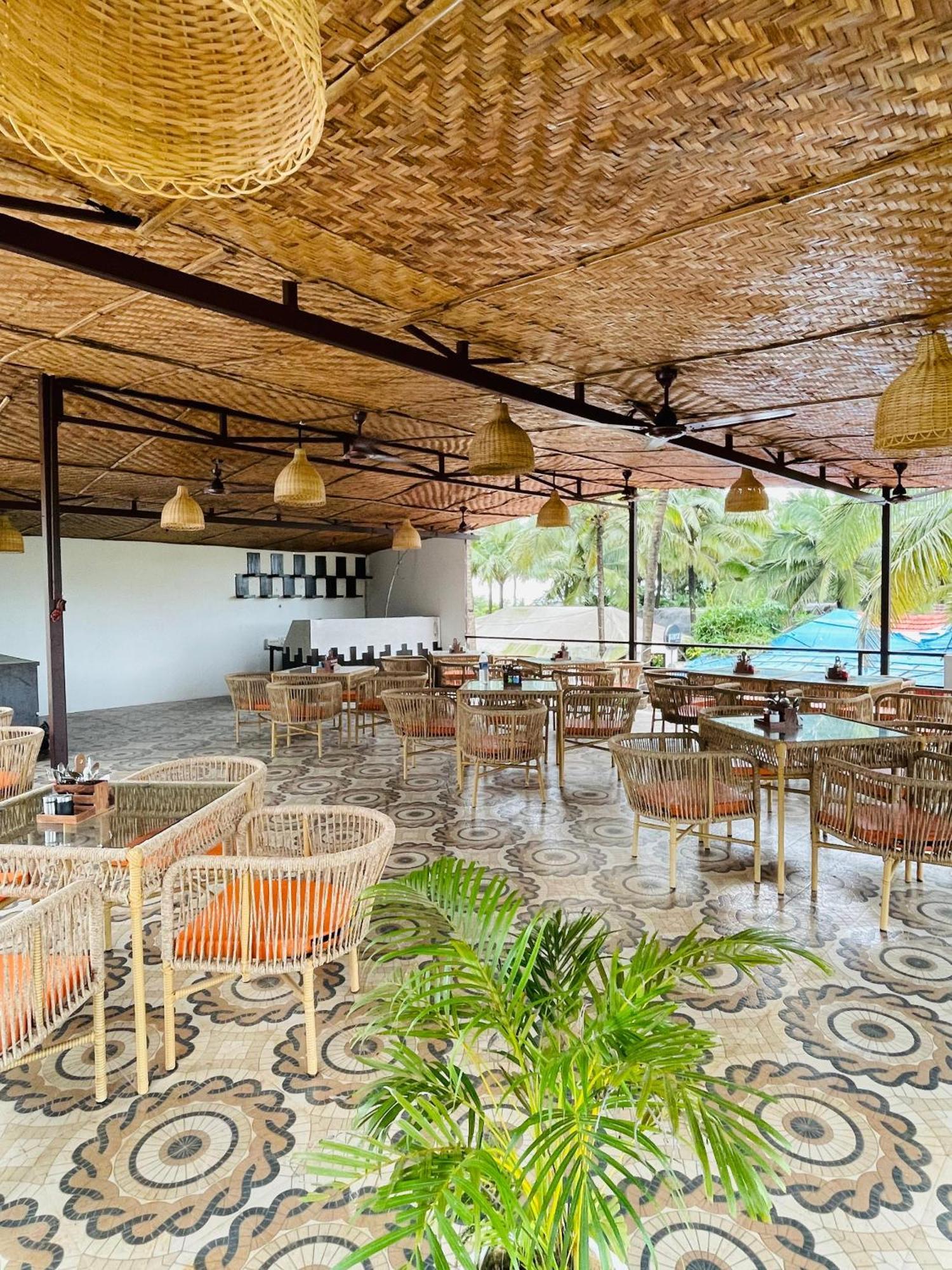 Arabian Sea Beach Resort Morjim Eksteriør bilde