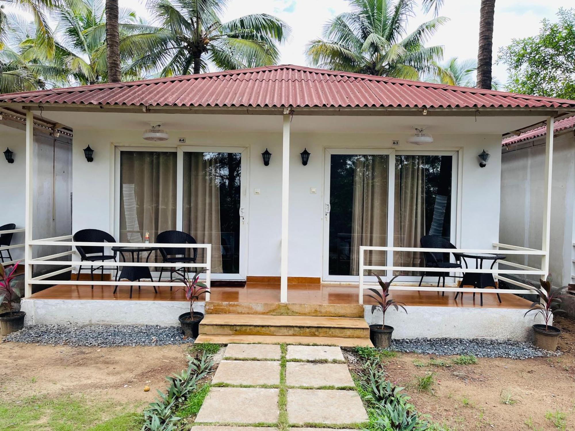 Arabian Sea Beach Resort Morjim Eksteriør bilde