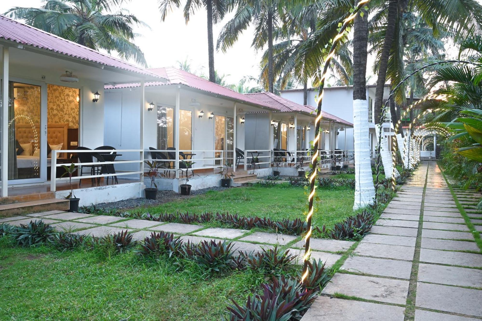 Arabian Sea Beach Resort Morjim Eksteriør bilde
